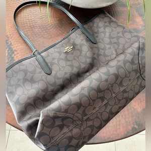 Coach city tote bag. EUC, no signs of wear.